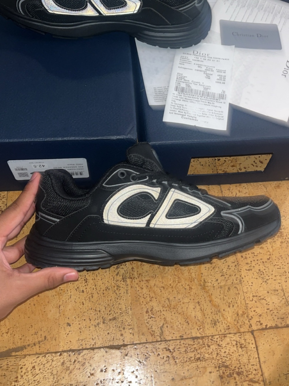 Dior Men’s Black Athletic Sneakers with Subtle Gray Accents - Picture 7 of 13